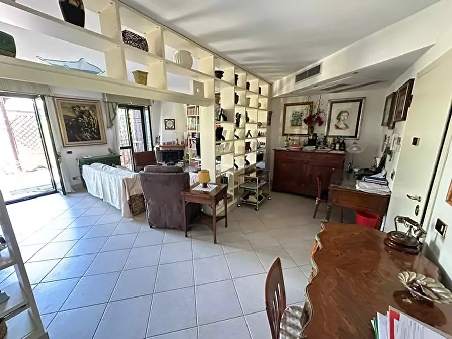 Immagine 1 di Villa in vendita  in Via di Marco Simone 84 a Guidonia Montecelio