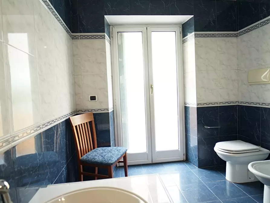 Immagine 22 di Trilocale in affitto  a Chiavari