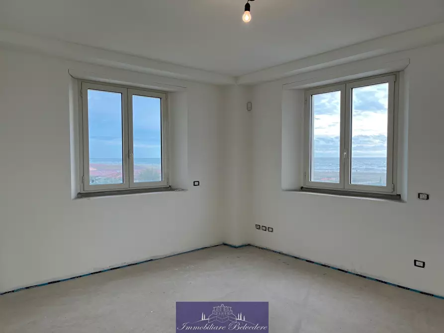 Immagine 2 di Quadrilocale in vendita  in Via Nazario Sauro a Camaiore