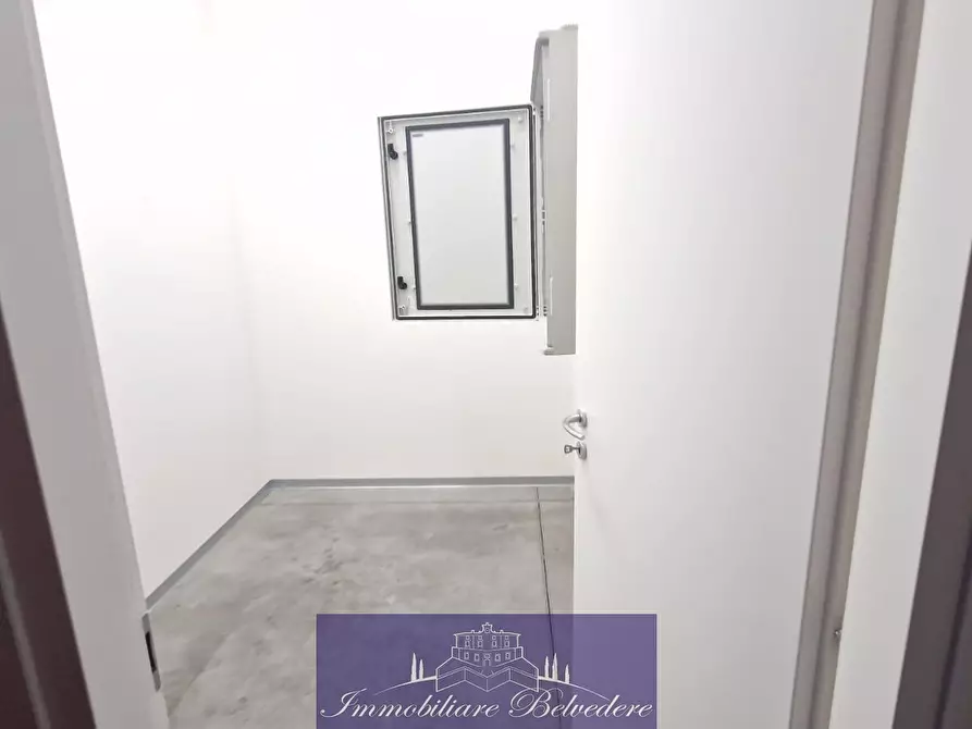 Immagine 3 di Magazzino in vendita  in Viale Europa a Scandicci