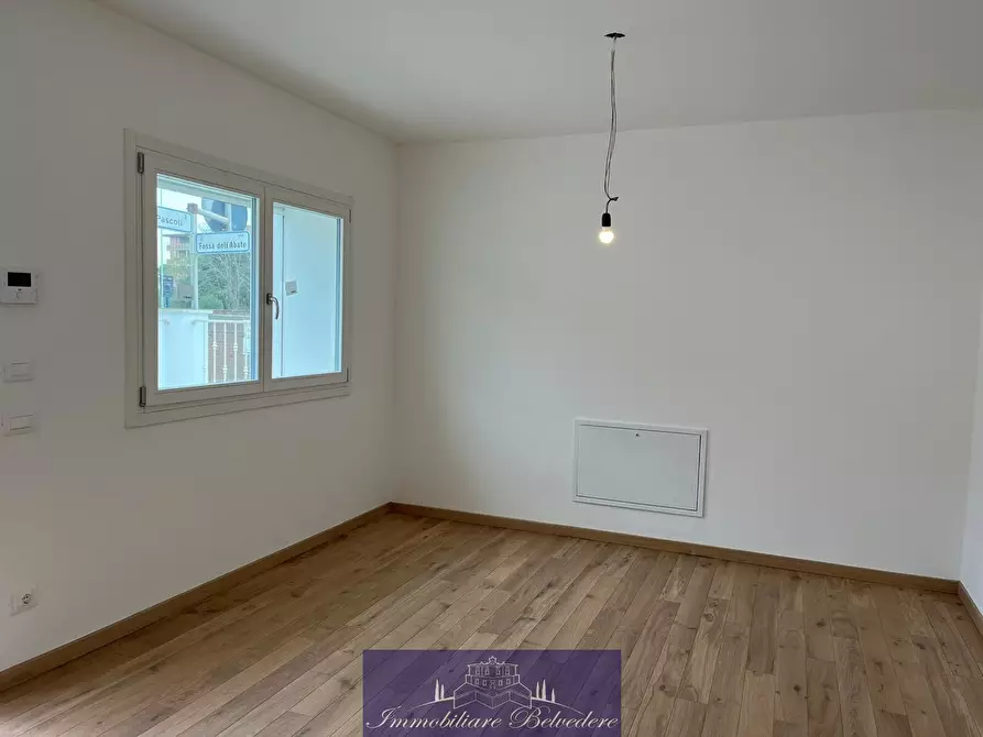 Immagine 7 di Ufficio in vendita  in Via Mazzini a Camaiore