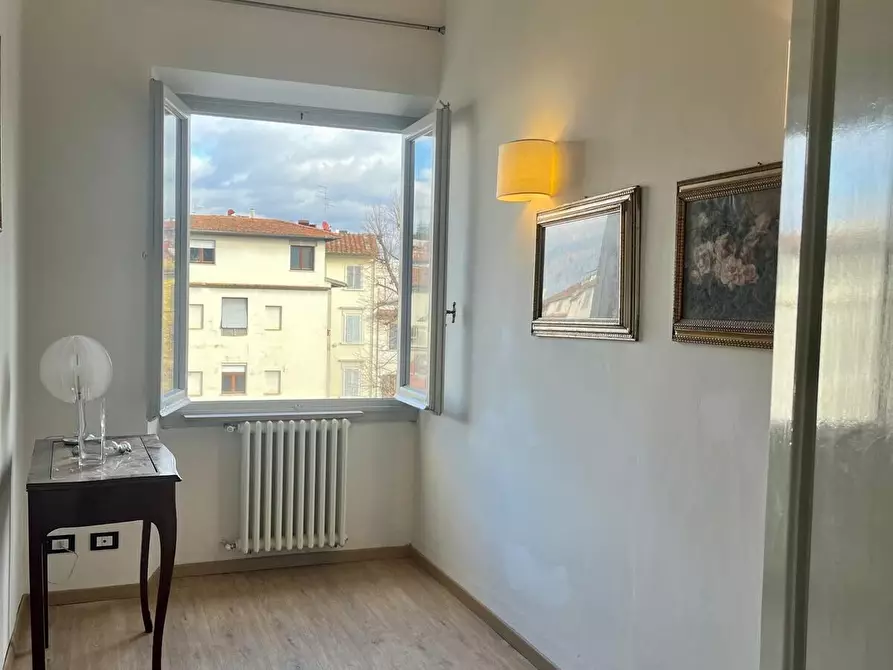 Immagine 27 di Quadrilocale in affitto  in Lungarno Vespucci a Firenze