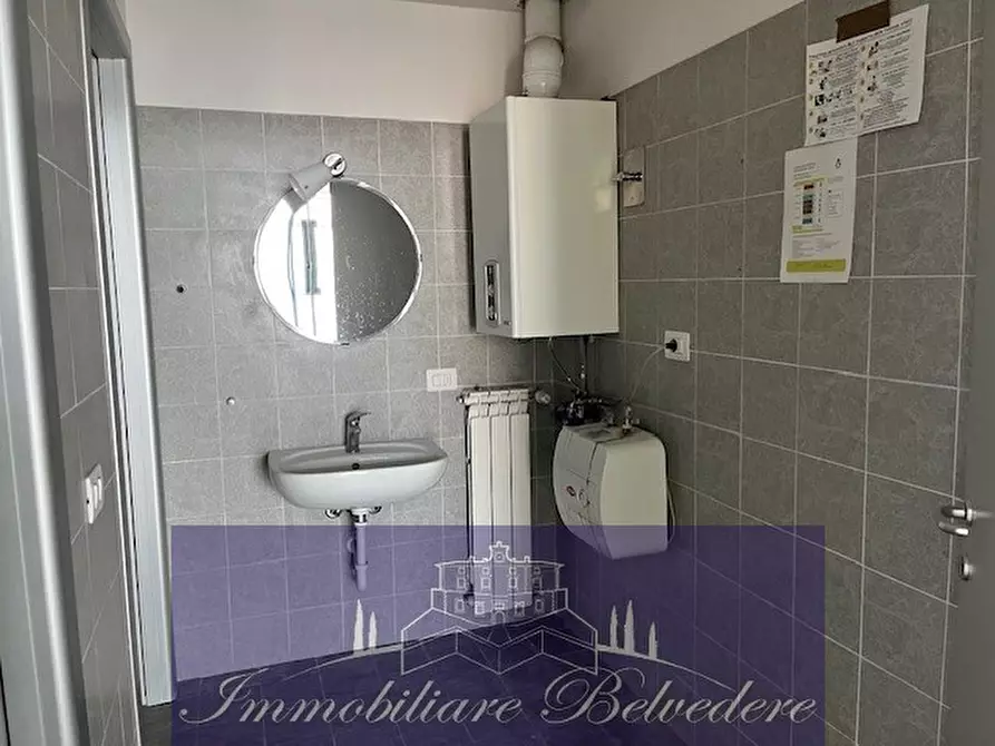 Immagine 5 di Magazzino in vendita  in Viale Europa a Scandicci