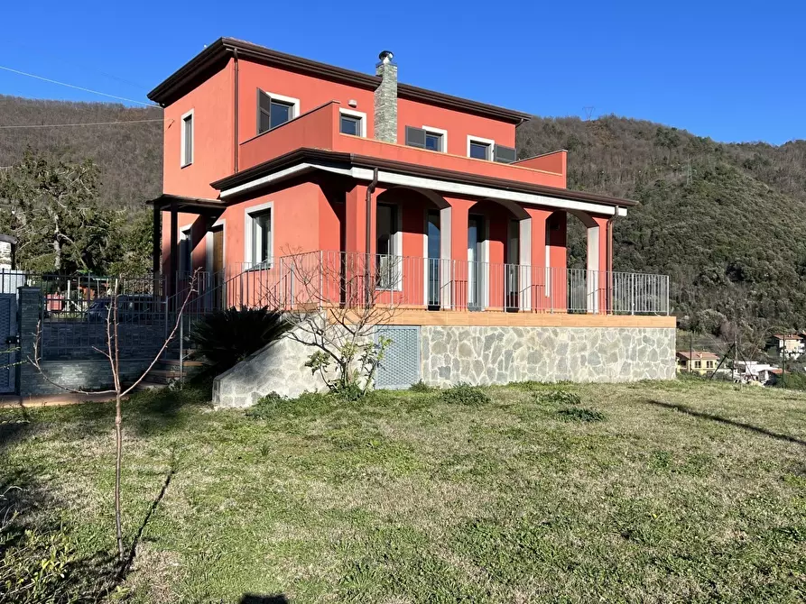 Immagine 1 di Villa in vendita  a Fosdinovo