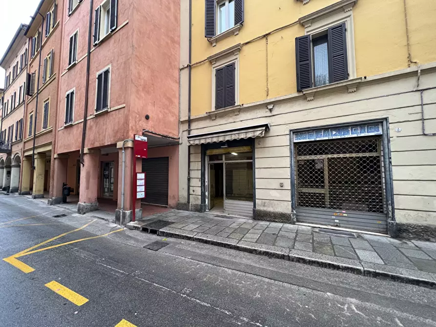Immagine 1 di Locale commerciale in affitto  in Via Frassinago 3 a Bologna