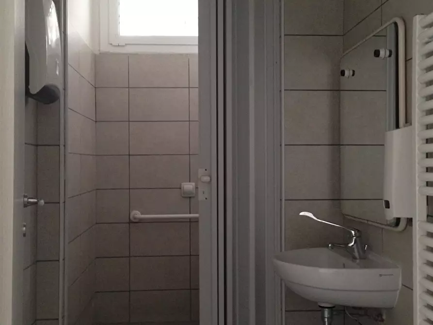 Immagine 9 di Locale commerciale in vendita  in Via Argini 2 a Ravarino