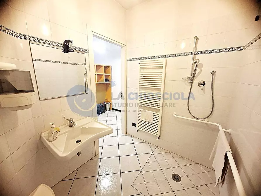 Immagine 16 di Ufficio in affitto  a Bologna