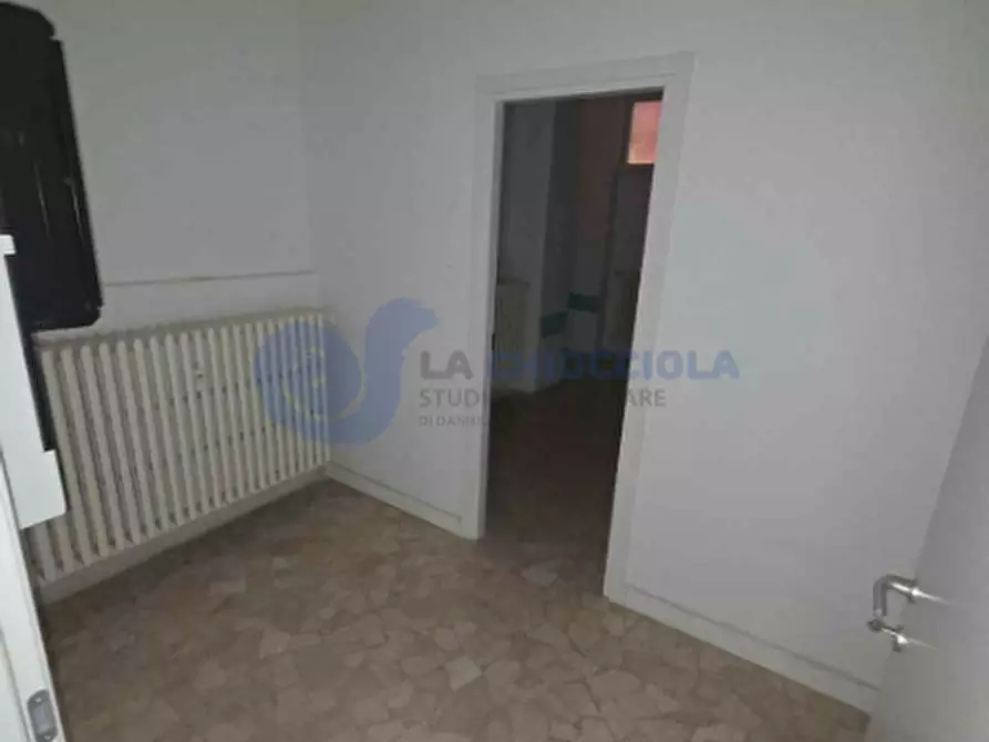 Immagine 5 di Locale commerciale in affitto  a Bologna