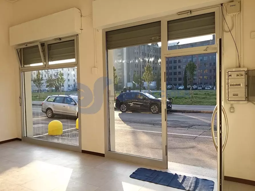 Immagine 2 di Locale commerciale in affitto  a Bologna
