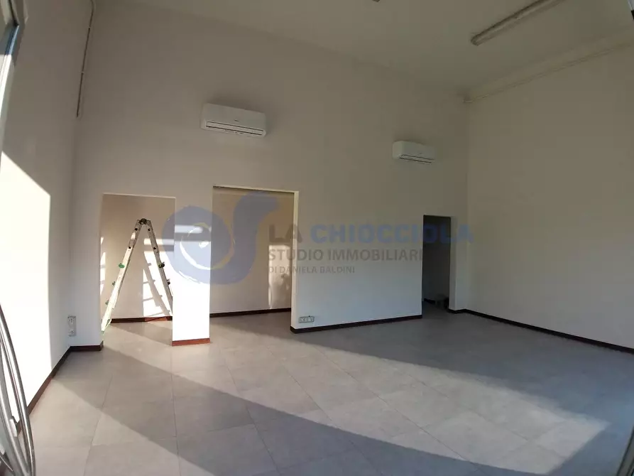 Immagine 14 di Locale commerciale in affitto  a Bologna