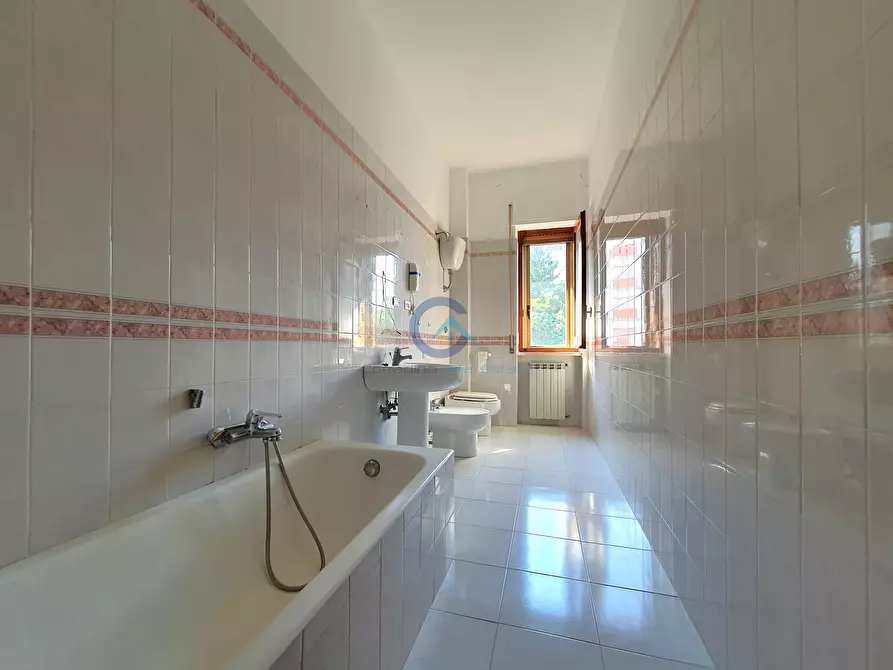 Immagine 17 di Pentalocale in vendita  in Viale dei Normanni 135 a Catanzaro