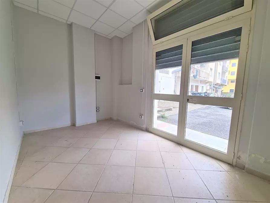 Immagine 5 di Locale commerciale in affitto  a Catanzaro
