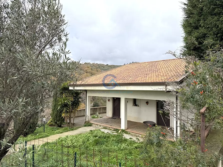 Immagine 1 di Villa in vendita  in Via Codella a Settingiano