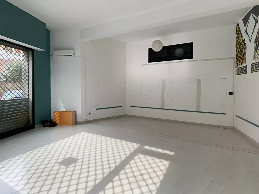 Immagine 2 di Locale commerciale in affitto  a Catanzaro