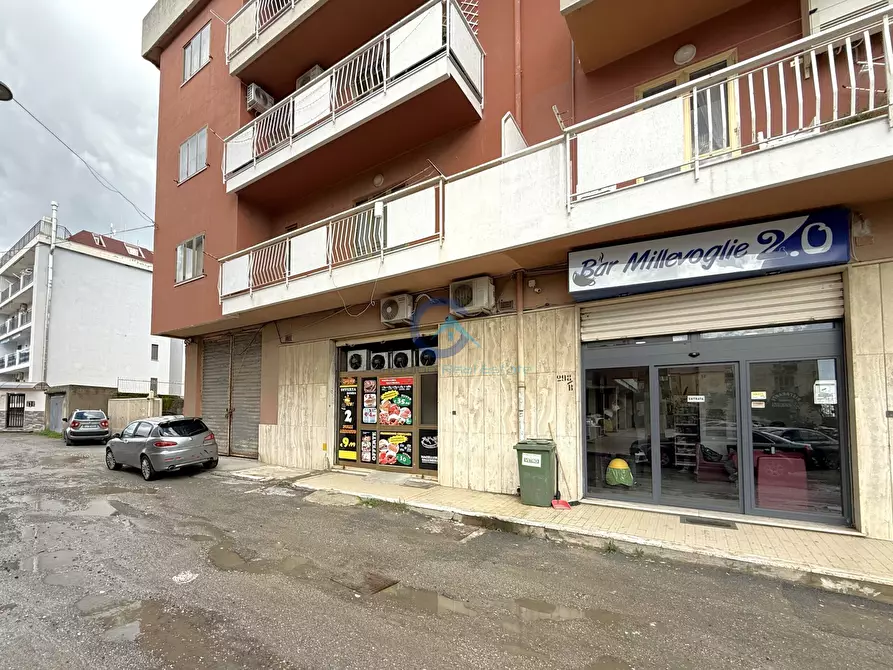 Immagine 11 di Locale commerciale in vendita  in Viale Magna Grecia 298 a Catanzaro