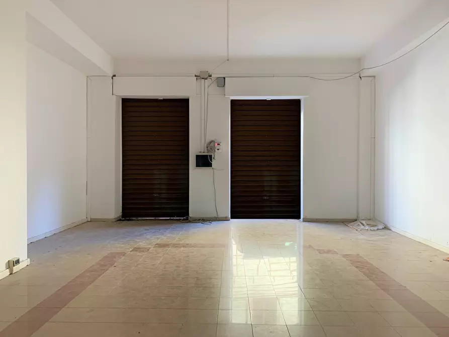 Immagine 7 di Locale commerciale in affitto  a Catanzaro