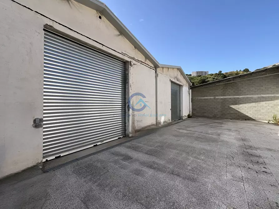 Immagine 1 di Attività artigianale in vendita  in Viale Lucrezia della Valle 59 a Catanzaro