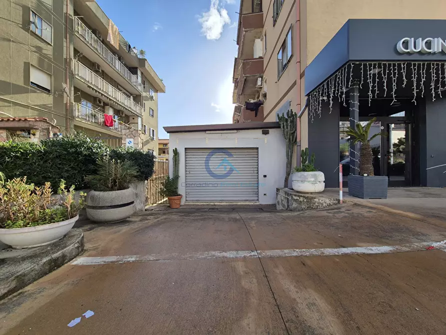 Immagine 3 di Locale commerciale in affitto  a Catanzaro