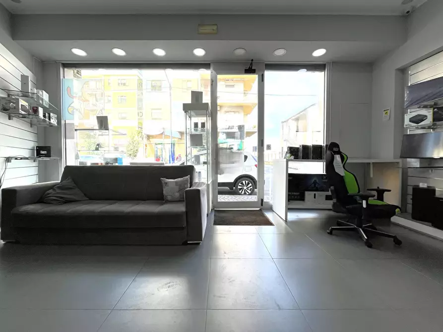 Immagine 4 di Locale commerciale in vendita  in Via Torrazzo 35 a Catanzaro