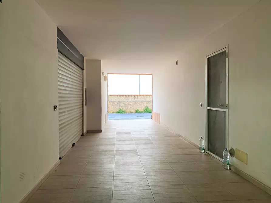 Immagine 2 di Garage in vendita  a Catanzaro