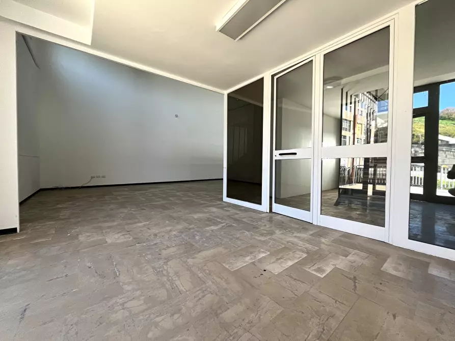 Immagine 10 di Locale commerciale in affitto  in Viale Lucrezia della Valle 46 a Catanzaro