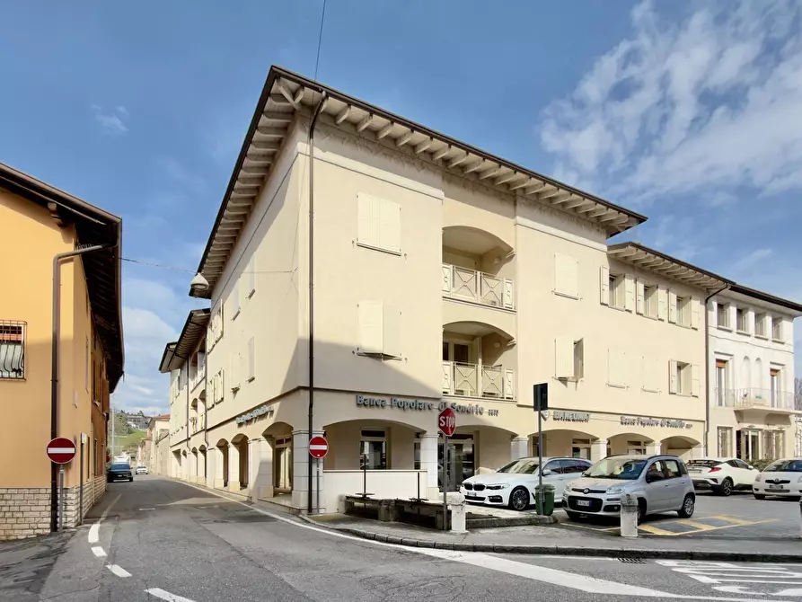 Immagine 16 di Trilocale in vendita  in Via Broli 45 a Rezzato