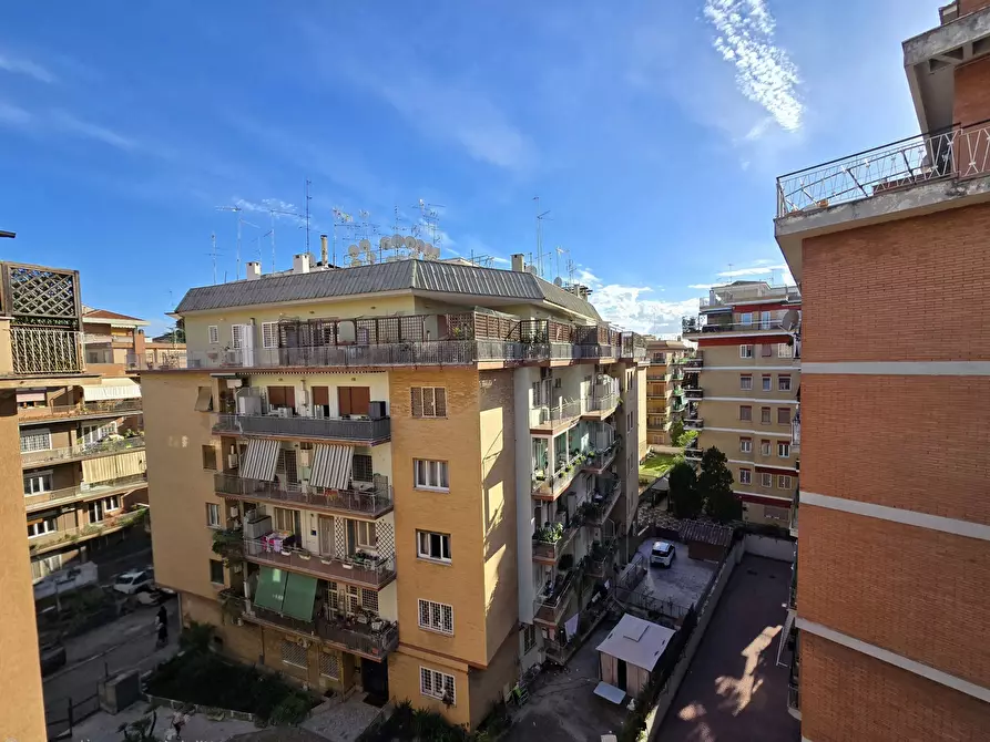 Immagine 22 di Quadrilocale in vendita  in Via Adolfo Albertazzi 92 a Roma