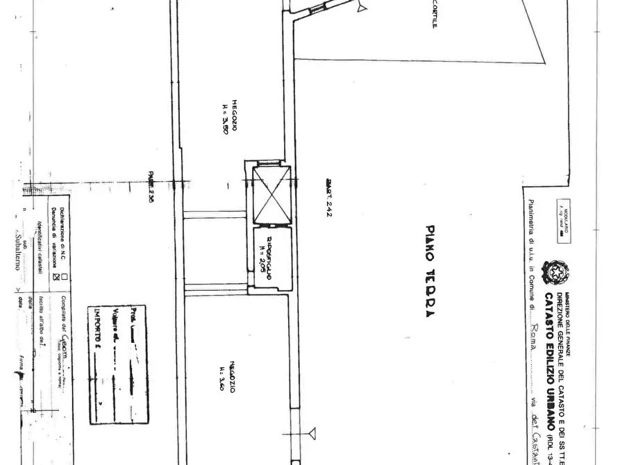 Immagine 15 di Locale commerciale in affitto  in Via dei Castani a Roma