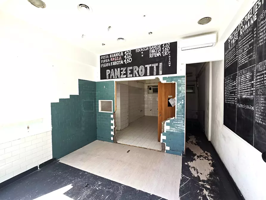 Immagine 2 di Locale commerciale in affitto  in Viale Somalia 47 a Roma