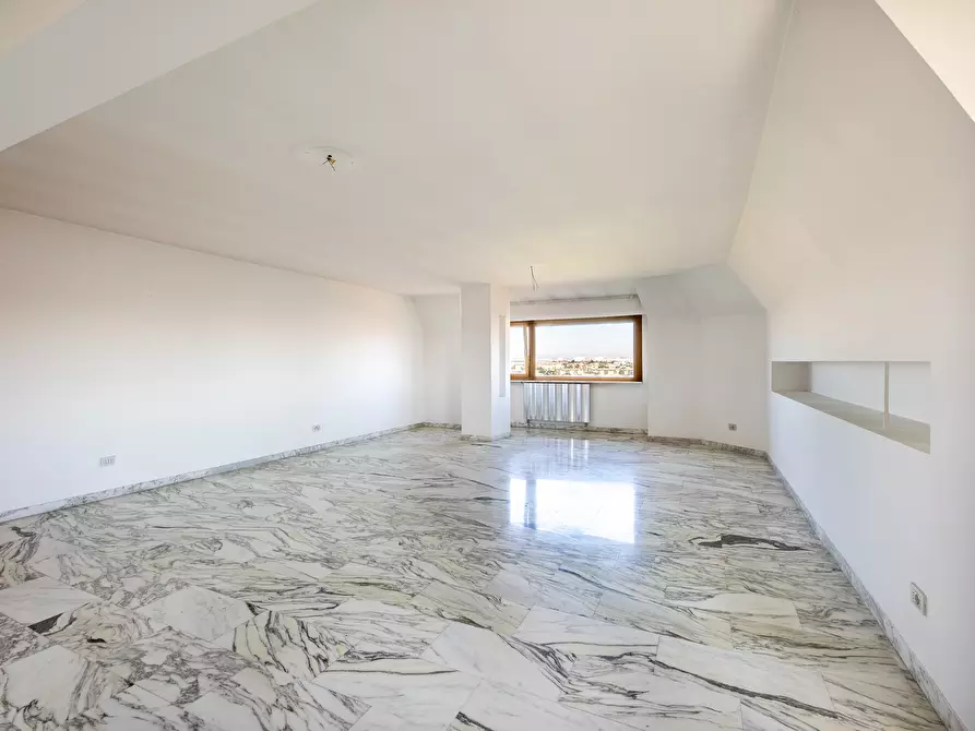 Immagine 8 di Trilocale in vendita  in Via Pietro Mascagni a Roma