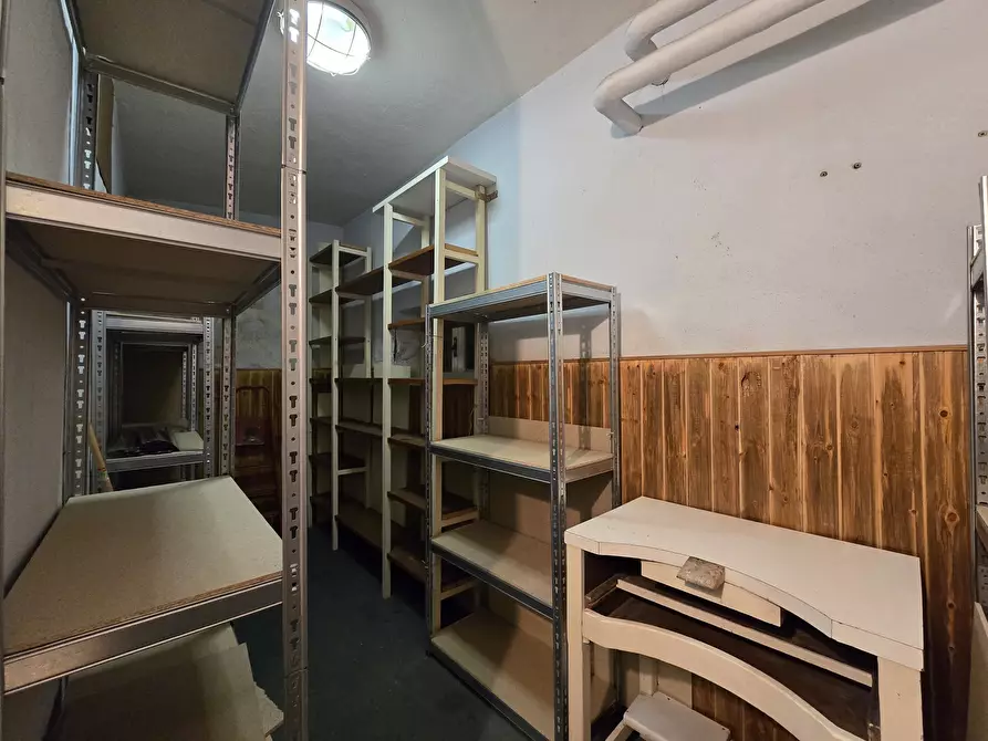 Immagine 14 di Magazzino in vendita  in Via Emilio de Marchi 21 a Roma