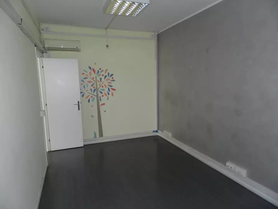 Immagine 6 di Ufficio in affitto  in via degli abeti 29 a Roma