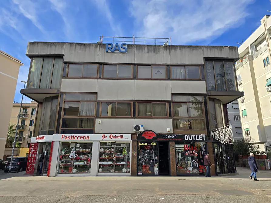 Immagine 9 di Palazzo in vendita  in Via degli Abeti 29 a Roma