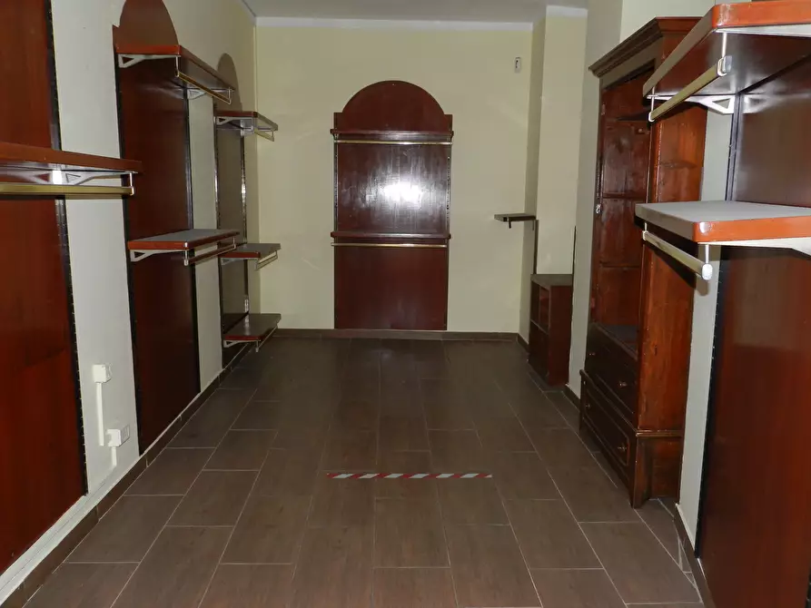 Immagine 5 di Locale commerciale in affitto  in Via Alessandria a Roma