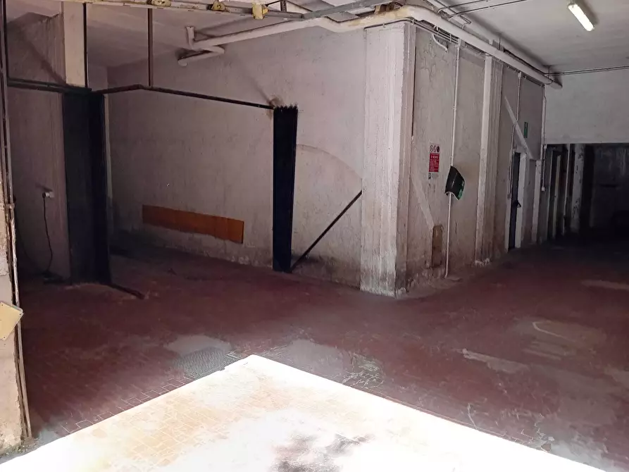 Immagine 3 di Garage in affitto  in Via Dino Frescobaldi a Roma