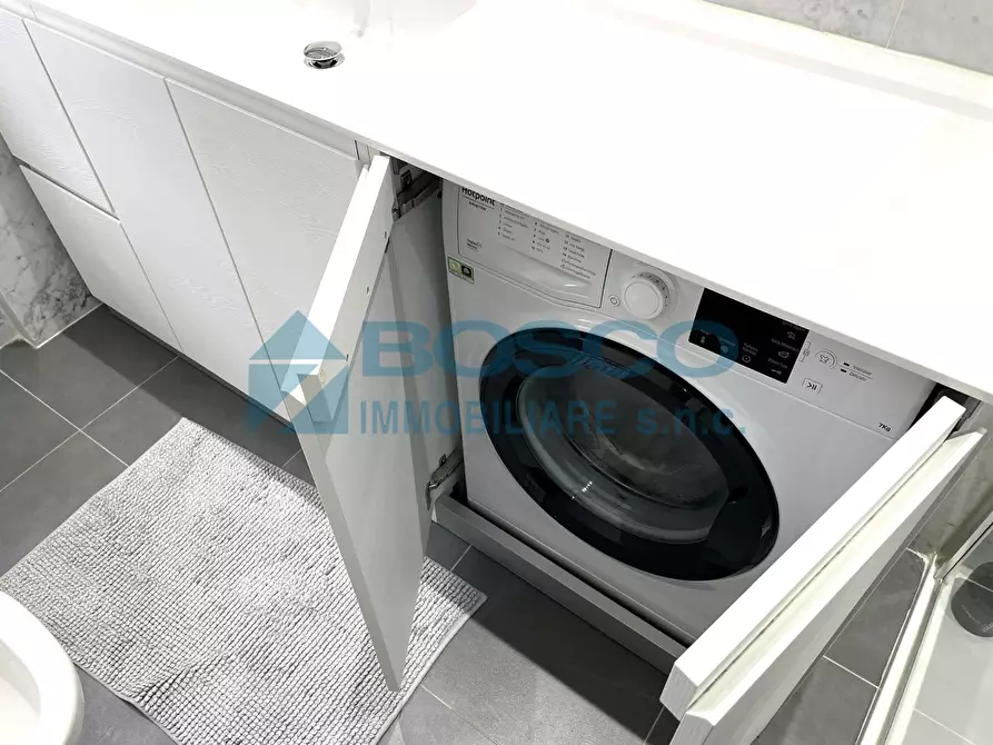 Immagine 14 di Quadrilocale in vendita  in Viale S. Bartolomeo a La Spezia