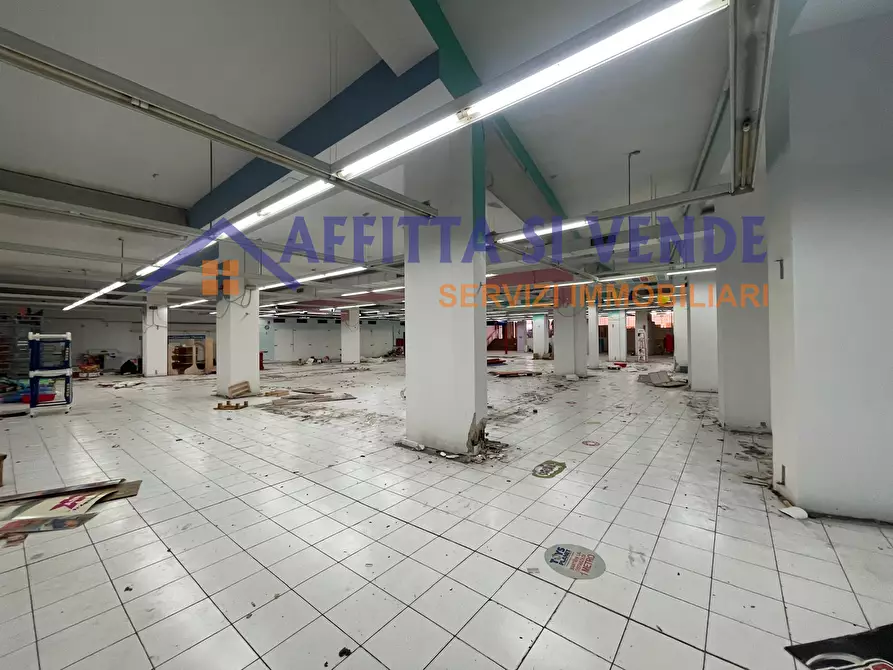 Immagine 5 di Locale commerciale in affitto  in Via Tevere 72 a Siracusa