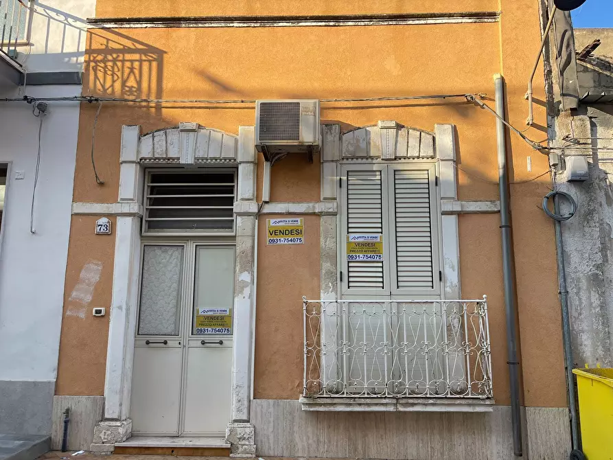 Immagine 1 di Casa indipendente in vendita  in Via Locatelli a Avola