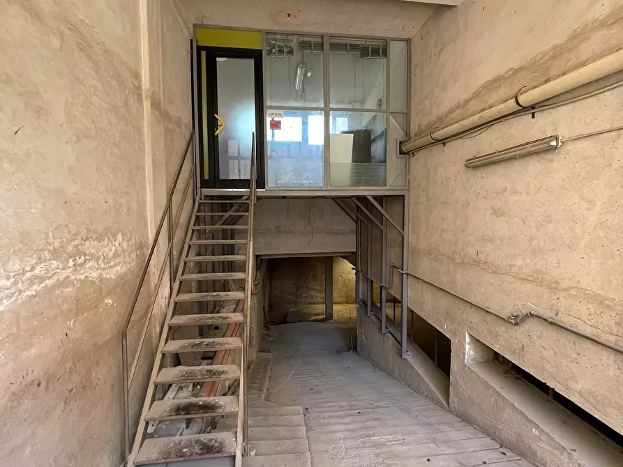 Immagine 20 di Magazzino in vendita  in Via Unione Sovietica 25 a Siracusa