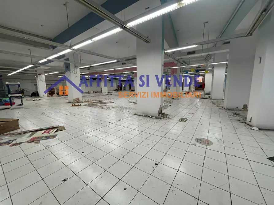 Immagine 1 di Locale commerciale in affitto  in Via Tevere 72 a Siracusa