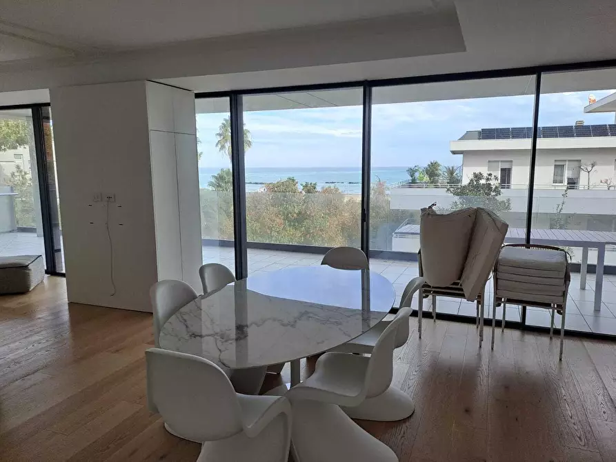 Immagine 1 di Trilocale in affitto  a Pescara