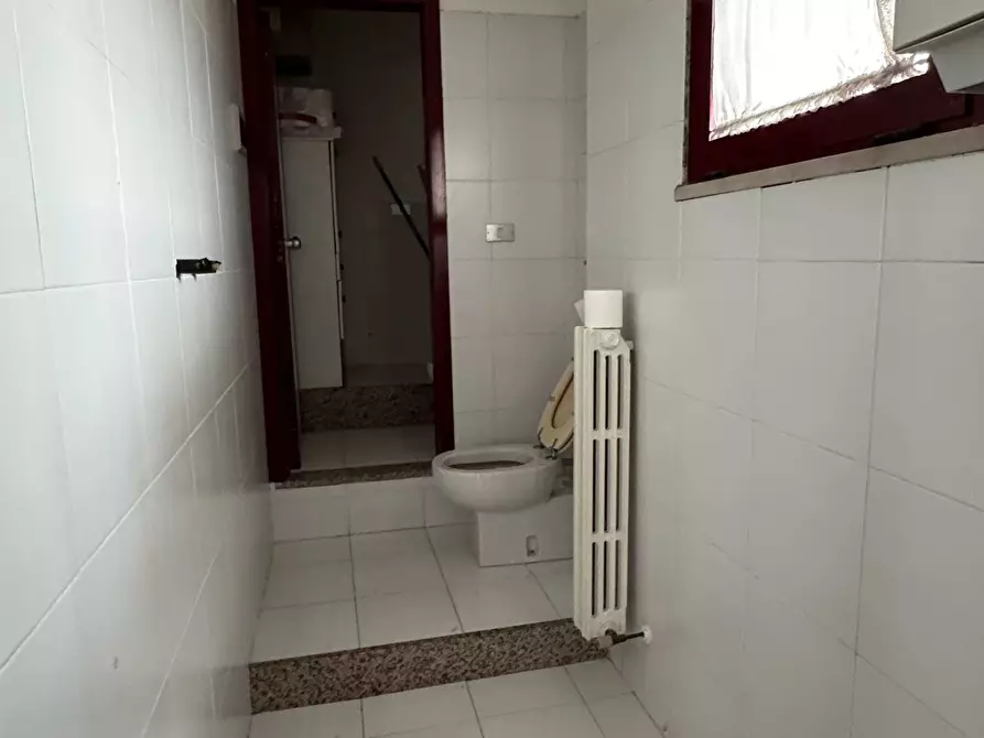 Immagine 15 di Ufficio in affitto  a Pescara