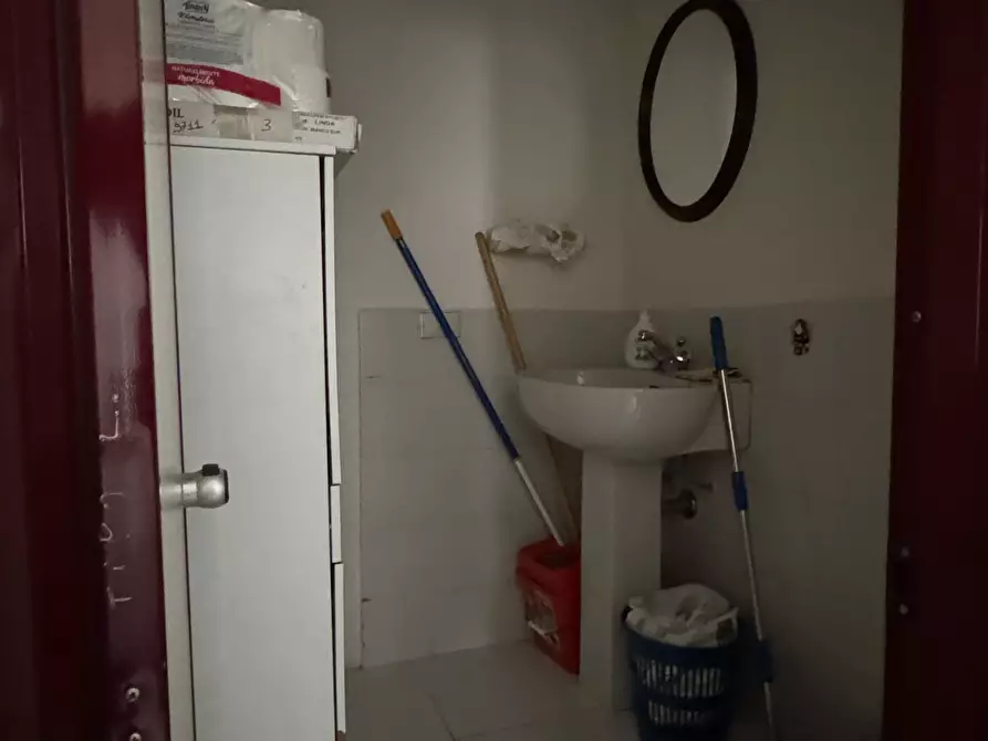 Immagine 16 di Ufficio in affitto  a Pescara