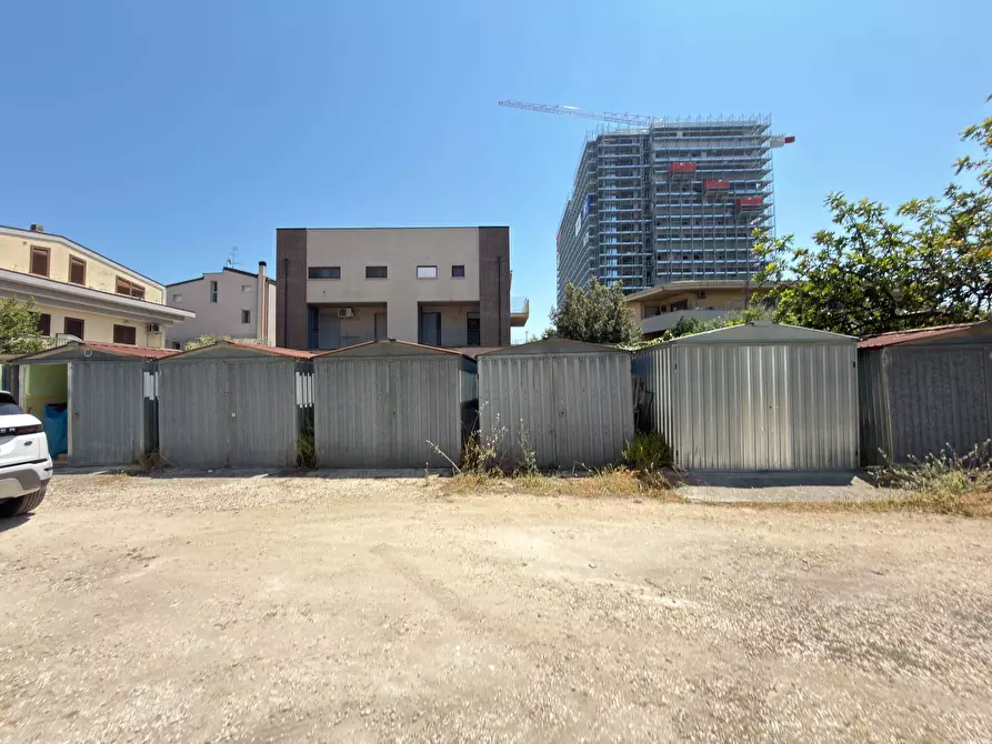 Immagine 3 di Garage in vendita  in Via dei Pretuzi 15 a Pescara