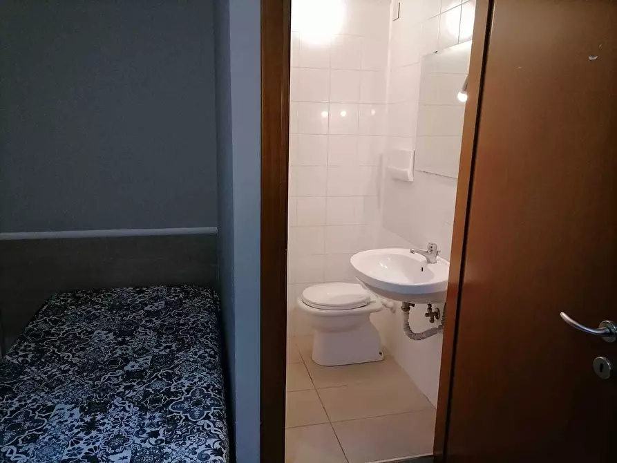Immagine 10 di Stanza singola in affitto  a Pescara