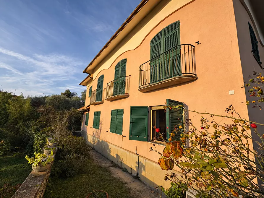 Immagine 9 di Trilocale in vendita  a Rapallo