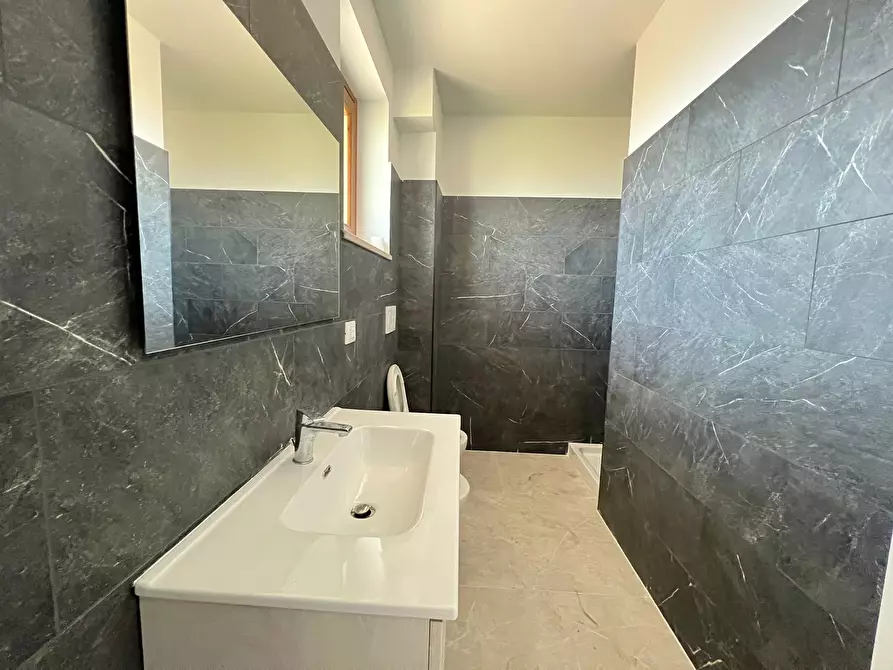 Immagine 11 di Bilocale in vendita  a Capena