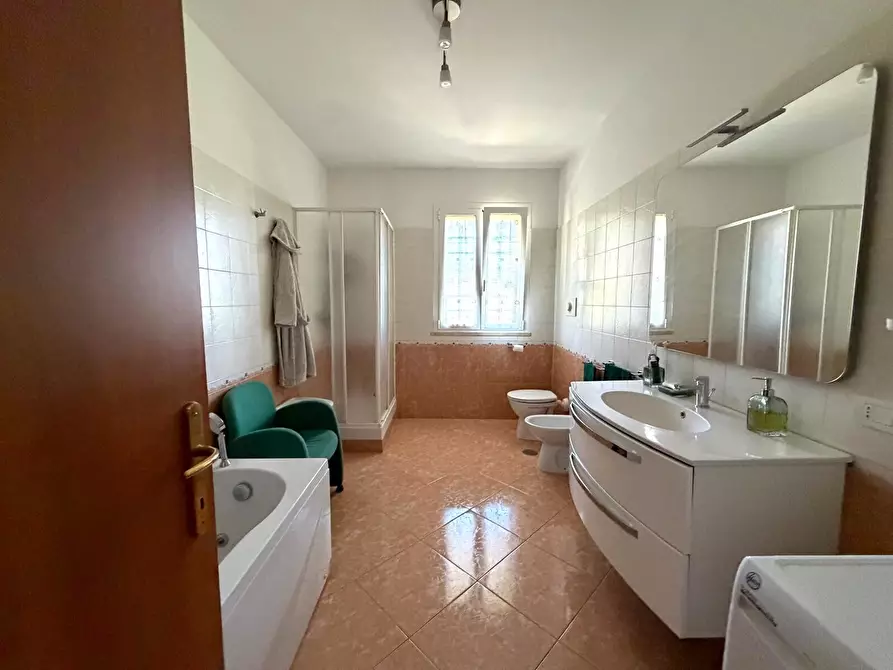 Immagine 21 di Villa in vendita  a Castelnuovo Di Porto