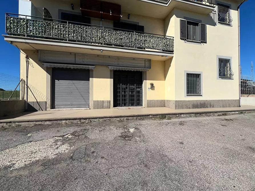 Immagine 1 di Locale commerciale in vendita  a Fiano Romano