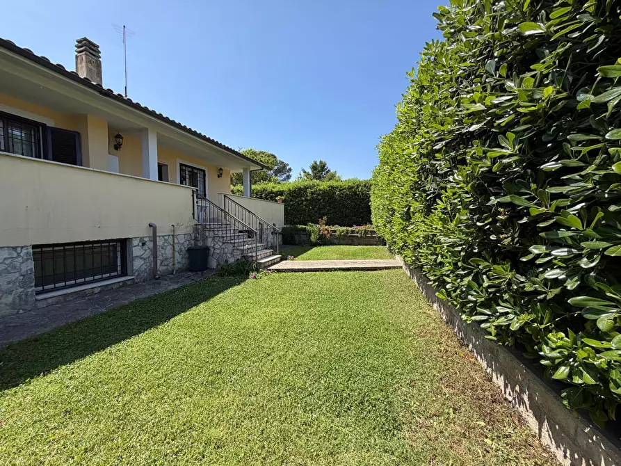 Immagine 8 di Villa in vendita  a Castelnuovo Di Porto